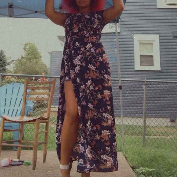 Shorts built into the dress open slit - Picture 3 of 5